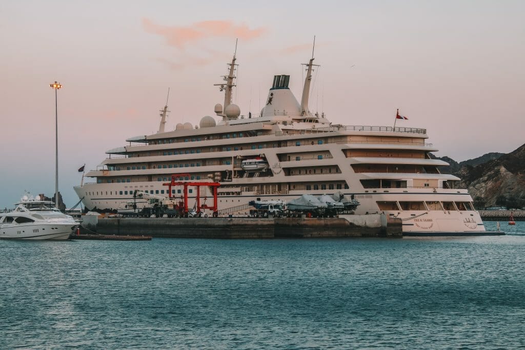 Yacht Sultan Oman Mutrah Corniche