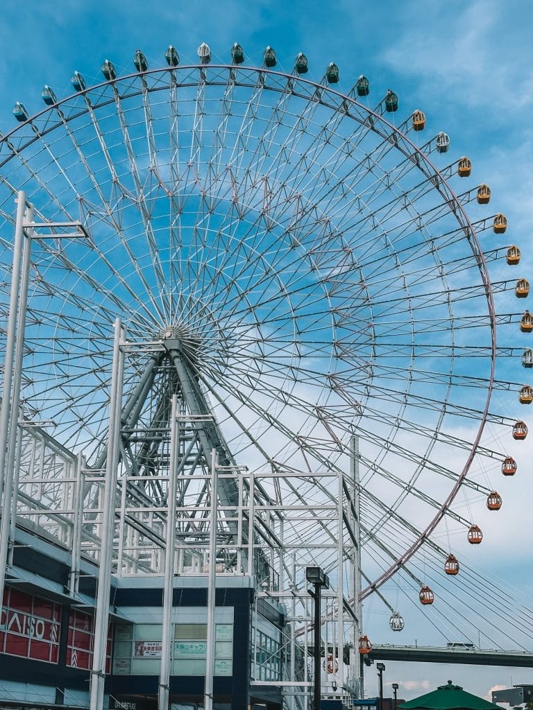 Ferris wheel Tempozan area